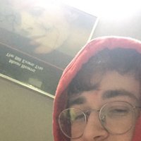 Image of Allem Iversom linking to their artist page due to link from them being at the top of the main table on this page