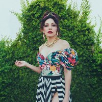 Image of Ava Gold linking to their artist page due to link from them being at the top of the main table on this page