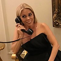 Image of Cheryl Hines linking to their artist page due to link from them being at the top of the main table on this page