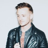 Image of Chris Ayer linking to their artist page due to link from them being at the top of the main table on this page