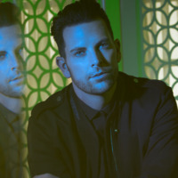 Avatar for the related artist Chris Mann