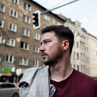 Image of Daniel Bortz linking to their artist page due to link from them being at the top of the main table on this page