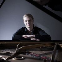 Avatar for the related artist Denis Kozhukhin