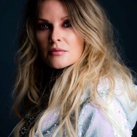 Image of Elizabeth Cook linking to their artist page due to link from them being at the top of the main table on this page