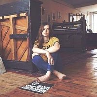 Image of Flo Morrissey linking to their artist page due to link from them being at the top of the main table on this page