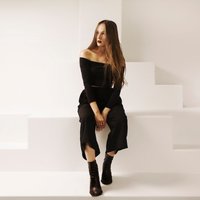 Image of Gretta Ray linking to their artist page due to link from them being at the top of the main table on this page