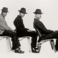 Image of Nasheet Waits linking to their artist page due to link from them being at the top of the main table on this page