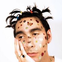 Image of Oscar Scheller linking to their artist page due to link from them being at the top of the main table on this page