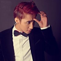 Image of Sơn Tùng M-TP linking to their artist page due to link from them being at the top of the main table on this page