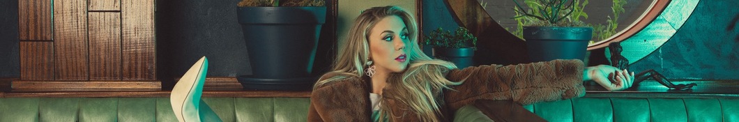 Large banner image of Rayelle headlining the page
