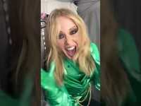 Thumbnail for the Kylie Minogue - 💚💛💙💛💚 link, provided by host site