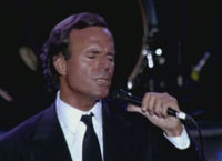 Image of Julio Iglesias linking to their artist page due to link from them being at the top of the main table on this page