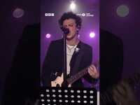 Thumbnail for the YUNGBLUD - Covers ‘strangers’ in the #livelounge 🖤 #yungblud #strangers #kenyagrace #yungbludarmy link, provided by host site