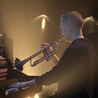Thumbnail for the Guillaume Poncelet - Drop the Bass (Live au Café de la Danse) link, provided by host site