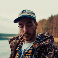 Image of Casper linking to their artist page due to link from them being at the top of the main table on this page