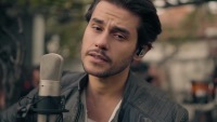 Thumbnail for the Cem Belevi - Farkında Mısın (Akustik) link, provided by host site