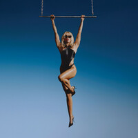 Thumbnail for the Miley Cyrus - Flowers link, provided by host site