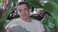Image of Stephen Puth linking to their artist page due to link from them being at the top of the main table on this page