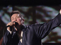 Thumbnail for the k.d. lang - Helpless (Live from the Juno Awards - 2005) link, provided by host site