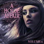 Thumbnail for the Voltaxx - Hold Me Close link, provided by host site