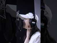 Thumbnail for the IU - 귓가를 간지럽히는 아이유표 코러스 '빨간 운동화' #아이유 #IU #꽃갈피셋 link, provided by host site