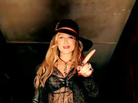 Image of Chely Wright linking to their artist page due to link from them being at the top of the main table on this page