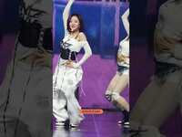 Thumbnail for the KISS OF LIFE - [GOLDIcam] 키스오브라이프 | KISSOFLIFE | 쇼케이스 | SHOWCASE link, provided by host site