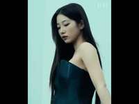 Thumbnail for the LE SSERAFIM - 예쁘고 귀엽고 멋지고 우아하고 다하는 르세라핌 LeSserafim with LouisVuitton link, provided by host site