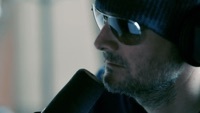 Image of Eric Church linking to their artist page due to link from them being at the top of the main table on this page