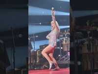 Thumbnail for the Paramore - Madison Square Garden, Night 1 link, provided by host site