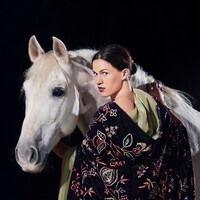 Thumbnail for the Clara Ysé - Magicienne link, provided by host site