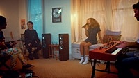 Thumbnail for the Izzy Bizu - MG [Live Session] link, provided by host site