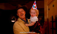 Image of Trace Adkins linking to their artist page due to link from them being at the top of the main table on this page