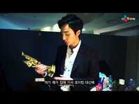 Thumbnail for the Roy Kim - 로이킴 (Roy Kim) -- 골든디스크 신인상, 인기상 수상 소감 link, provided by host site