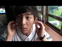 Thumbnail for the Roy Kim - 로이킴 (Roy Kim) - 두산베어스 시구 영상 link, provided by host site