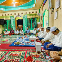 Thumbnail for the Zaini - Salamun Salamun Kamiskil Khitam (Acoustic) link, provided by host site
