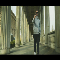 Image of Sam Weber linking to their artist page due to link from them being at the top of the main table on this page
