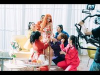 Thumbnail for the CocoSori - SoRi (소리) - 'Touch' Making EP4 이런 뮤비 처음일걸? link, provided by host site