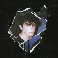 Image of Ieuan linking to their artist page due to link from them being at the top of the main table on this page