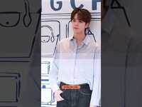 Thumbnail for the The Boyz - [GOLDIcam] 영훈 | 더보이즈 | THEBOYZ | YOUNGHOON | 롱샴 | 포토월 | PHOTOCALL link, provided by host site