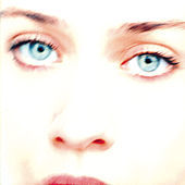 Image of Fiona Apple linking to their artist page due to link from them being at the top of the main table on this page