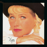Image of Xuxa linking to their artist page due to link from them being at the top of the main table on this page